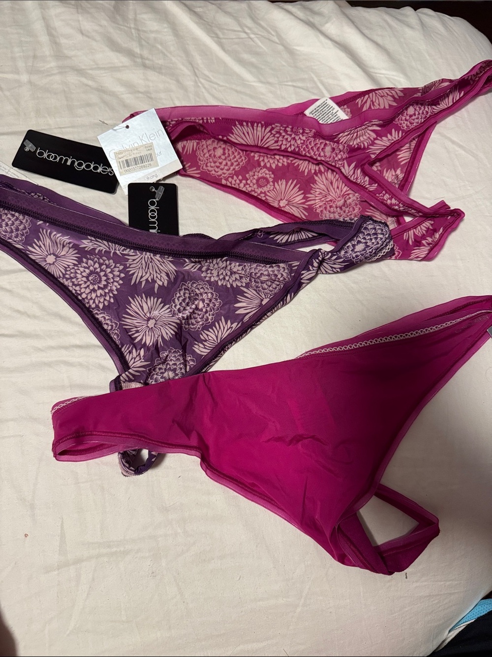 Calvin Klein bundle of 3 seamless thongs sz L Nwt